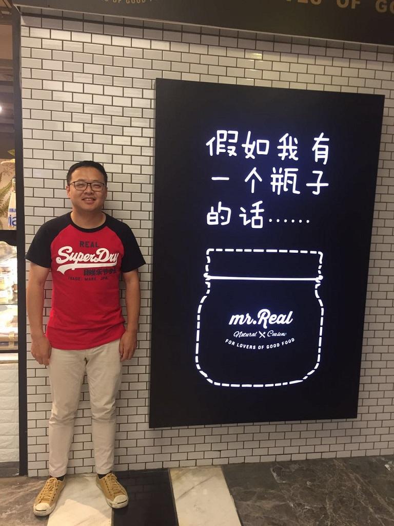 他从广告业转型做餐饮，坚持的路上太多生死更迭