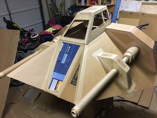 老爹用纸板为女儿打造 星球大战 雪地战机|战机