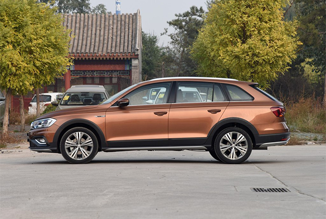 相同的两款轿车,花多2万块就能买到堪比SUV的空间!