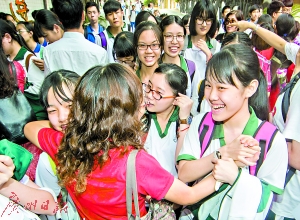 高考期间注意防高温 32个考点周边实施临时交