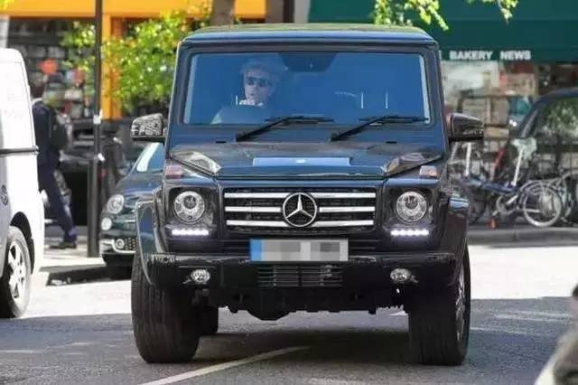 600万的奔驰大G说翻就翻,其中一辆竟然输给了本田飞度!