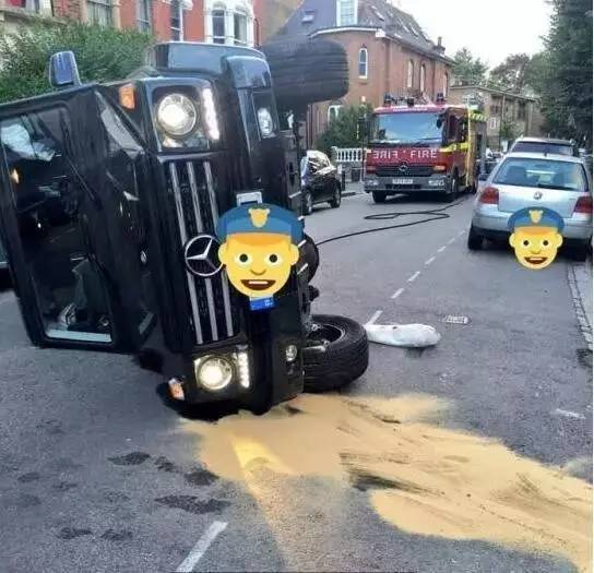 600万的奔驰大G说翻就翻,其中一辆竟然输给了本田飞度!