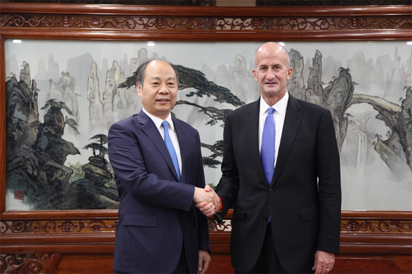 国通董事长_国岳集团董事长图片(2)