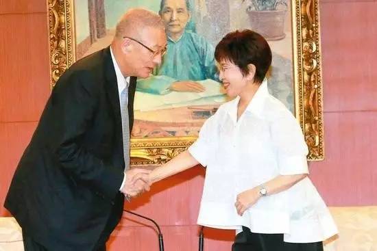 安徽巢湖农田内挖出一具女尸 生前或遭强奸