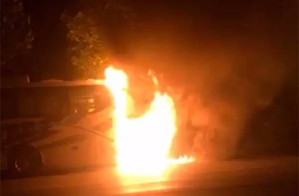 来了!新闻早班车|周凌云|高考|山鹰