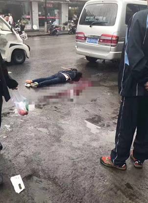 南京一女子街头被斧头砍死,满地是血!凶手是她的丈夫