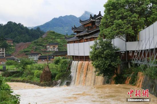 6月5日凌晨3时至6时，贵州省雷山县遭受暴雨袭击。 中新社发 杨承鸿 摄