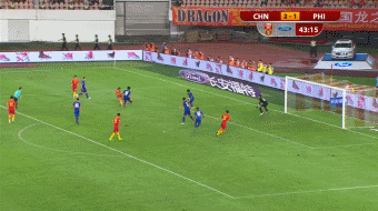 比赛第44分钟,王永珀禁区内的连续调整,分球给身边跟上的于汉超