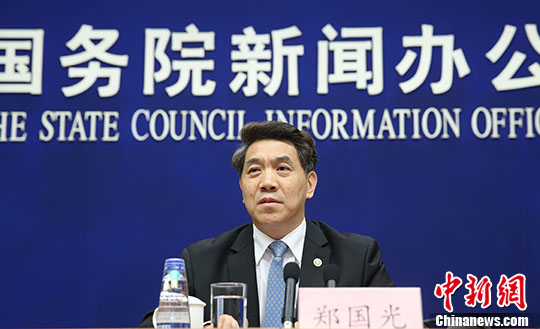 中国气象局局长郑国光在发布会上表示,今年入汛以来中国天气气候异常复杂,强降雨引发的洪涝和泥石流灾害明显偏多偏重。截至目前,全国发生地质灾害超过1100起,明显多于前几年。 <a target=\'_blank\' href=\'http://www.chinanews.com/\'>中新社</a>记者 杨可佳 摄
