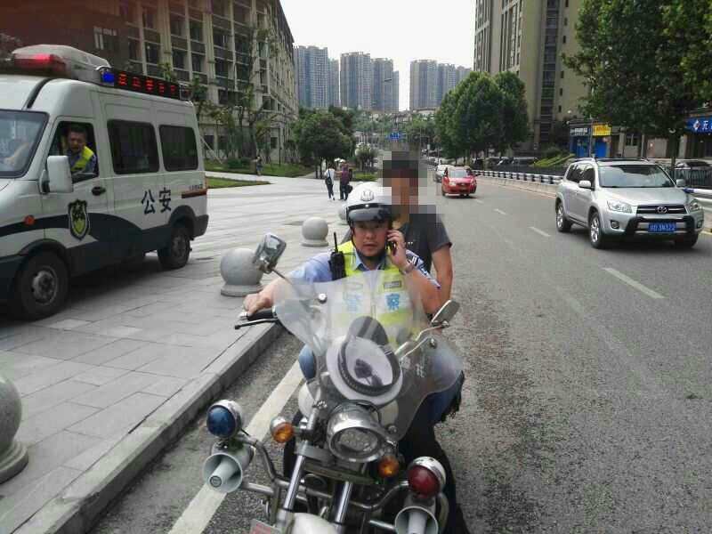 高考直播 | 最后1分钟 他拿着准考证冲进考场|高