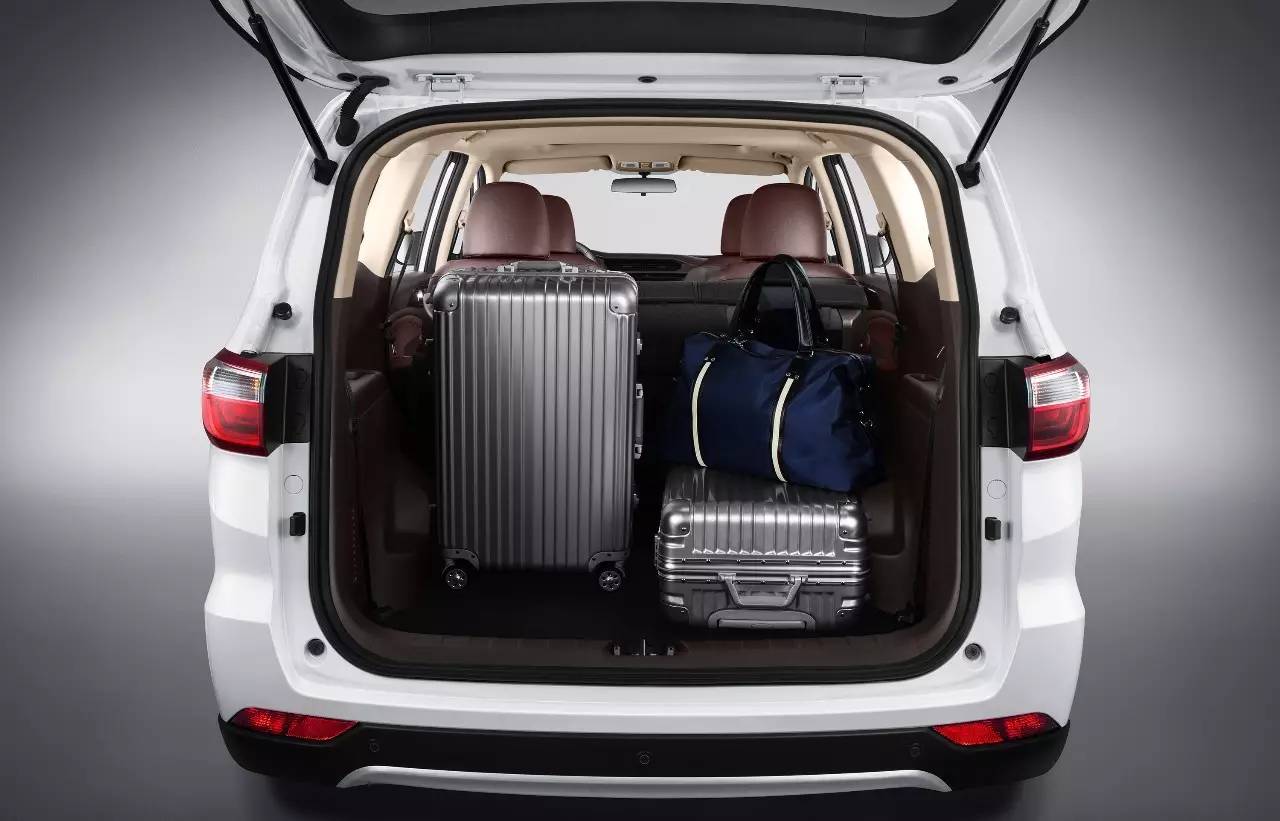 无敌空间带7座,家用很极品!这款车顶配才8.09万!