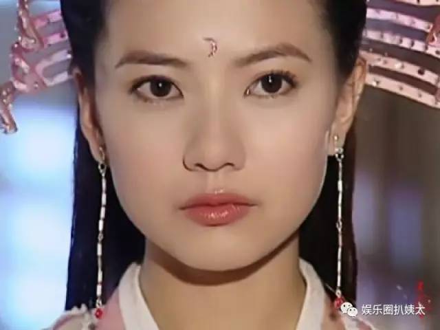 高圆圆被吐槽脸肿认不出,朱茵发福现肚腩.世人