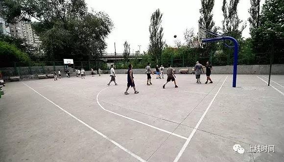 发生冲突事件的洛阳王城公园篮球场。图片来源：视觉中国