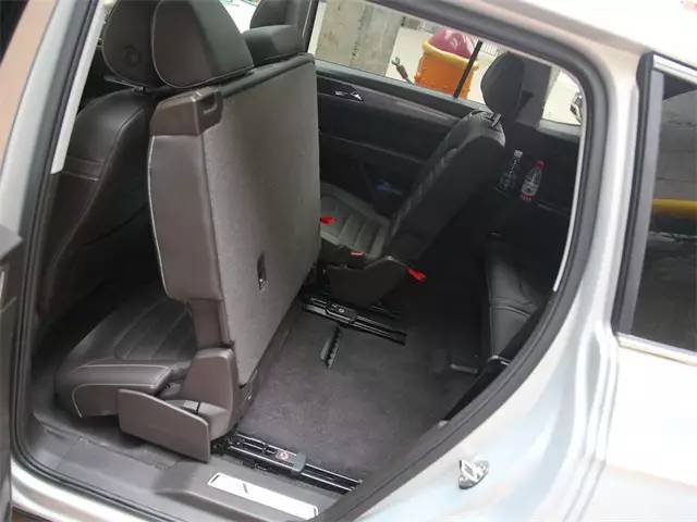 巨型7座高尔夫吓跑Q7 还省了30万买跑车!