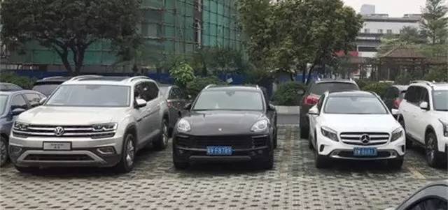 巨型7座高尔夫吓跑Q7 还省了30万买跑车!