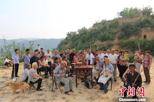 煤省山西的资源型大县长治襄垣正极力拓展文化产业,令非遗传承人有饭吃。图为襄垣鼓书。 张羽 摄