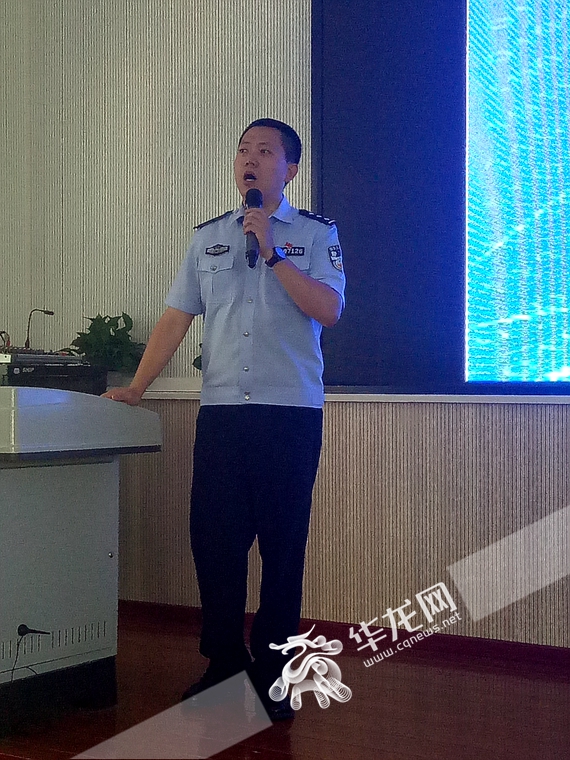 网络安全进校园 警察叔叔教学生防范网络诈骗