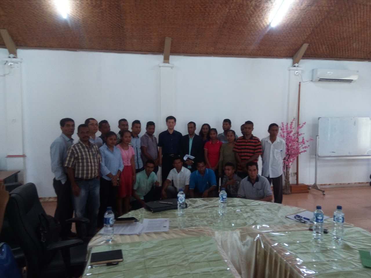 刘振华经商参赞出席2017年东帝汶饲料加工技