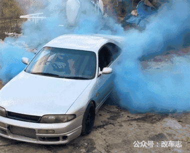 日产R33疯狂烧胎，蓝色的轮胎烟雾你见过吗？