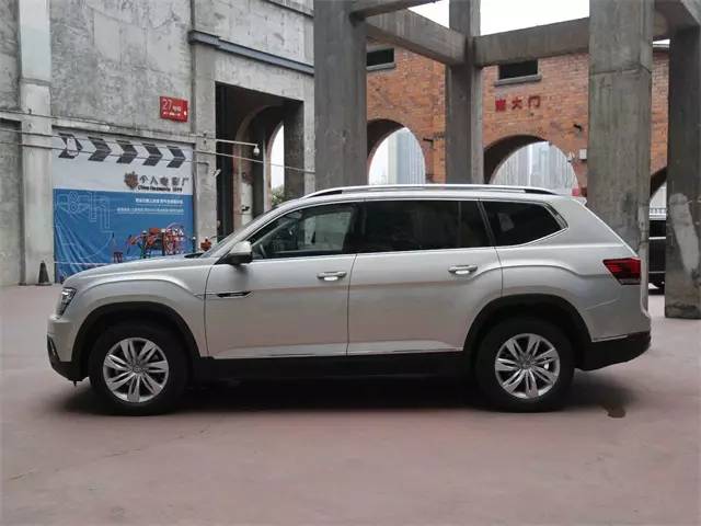 巨型7座高尔夫吓跑Q7 还省了30万买跑车!