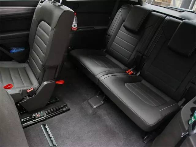 巨型7座高尔夫吓跑Q7 还省了30万买跑车!