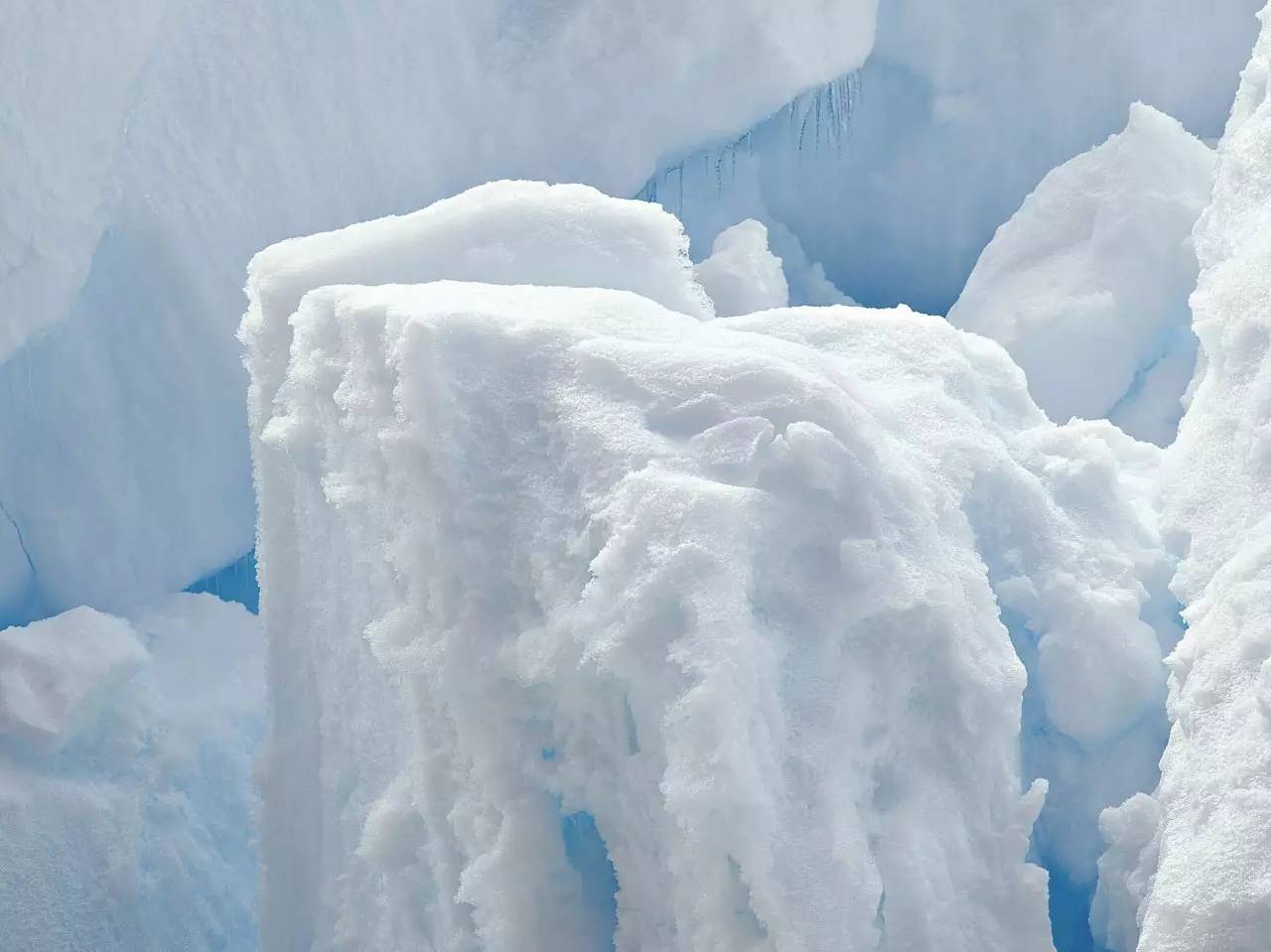 融化的冰山-自然风景摄影壁纸预览 | 10wallpaper.com