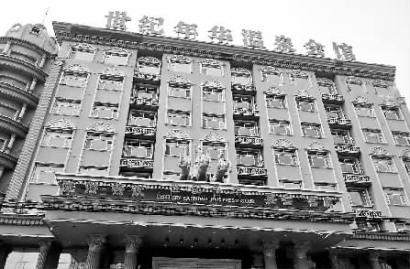 已经关门的世纪年华温泉会馆 实习记者 陆璇 摄