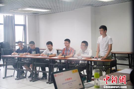 西安交大2017年自主招生测试现场。 李强 摄