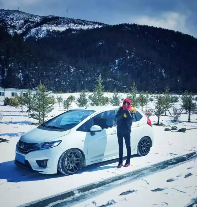 三辆超跑GK5深夜出没:一个人玩改装,真的好寂寞!