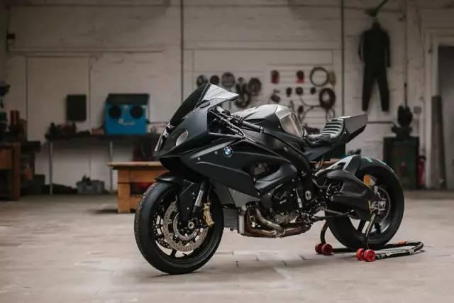 搭载涡轮增压的宝马超级摩托车s 1000 rr turbo