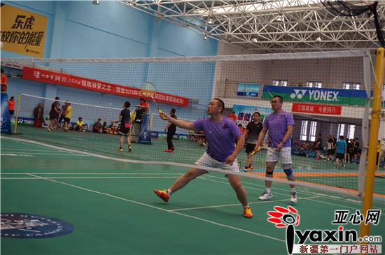 巴州羽毛球混合双打团体赛火热开拍