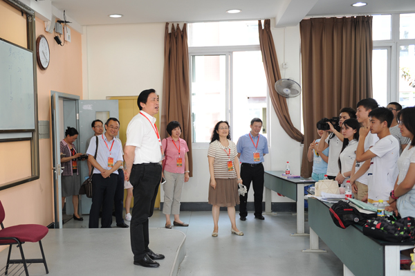 校长谢和平检查四川大学2017年自主招生考核