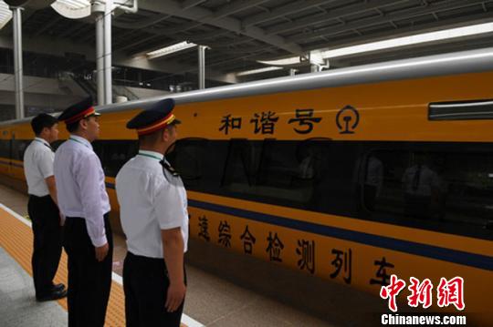 资料图。6月2日，随着一列动车检测车从宝鸡南站驶出，标志着中国首条贯通丝绸之路经济带的高铁——宝（宝鸡）兰（兰州）高铁进入全线拉通试验阶段。　杨艳敏 摄