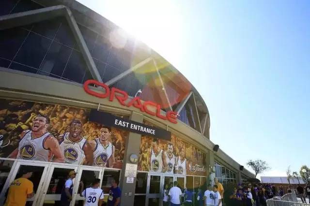 勇士拿下今年NBA总冠军!除了库里杜兰特,最大