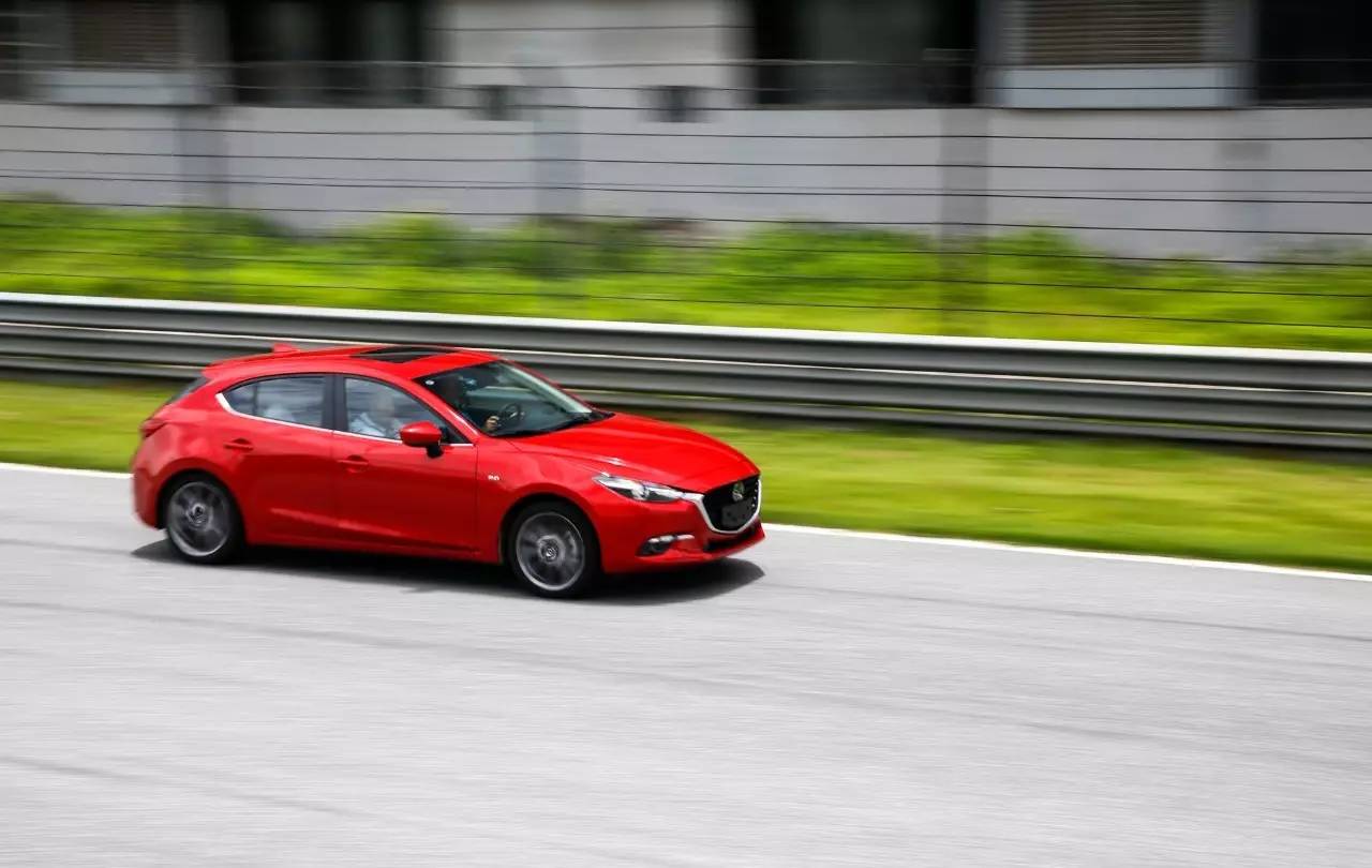 15万的“法拉利”,男生爱开、女生爱看!