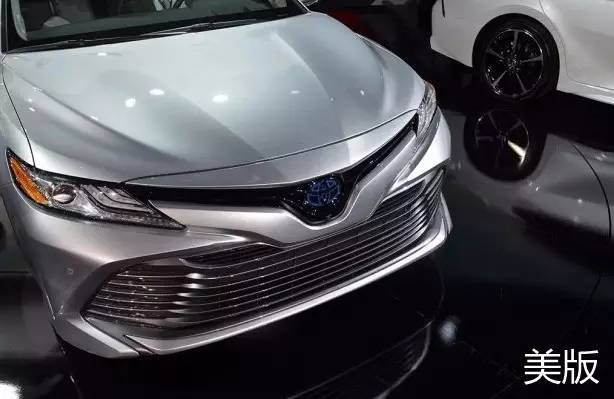 “变脸”全新凯美瑞VS带“T”第十代雅阁