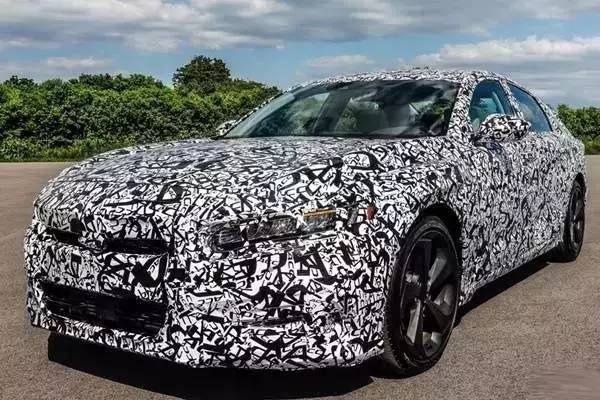 “变脸”全新凯美瑞VS带“T”第十代雅阁