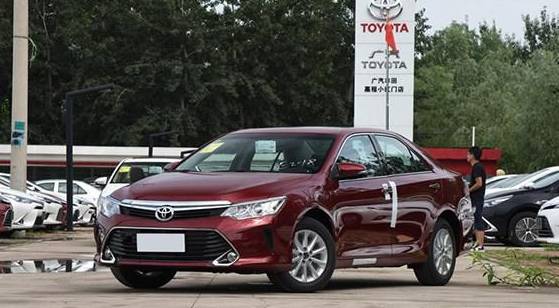 “变脸”全新凯美瑞VS带“T”第十代雅阁