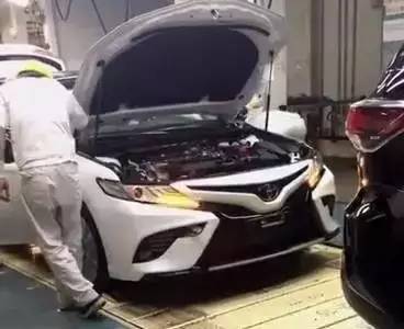 “变脸”全新凯美瑞VS带“T”第十代雅阁