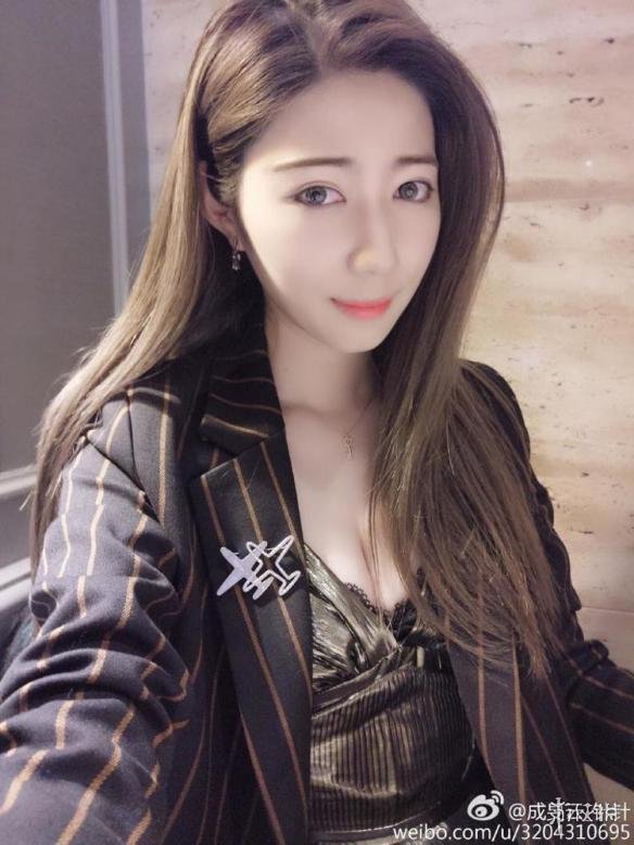 斗鱼“电竞第一腿”宣布合同到期 就等王思聪放话了