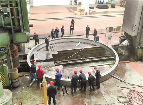 我国首台泵后摆火箭发动机试车成功 为500吨级