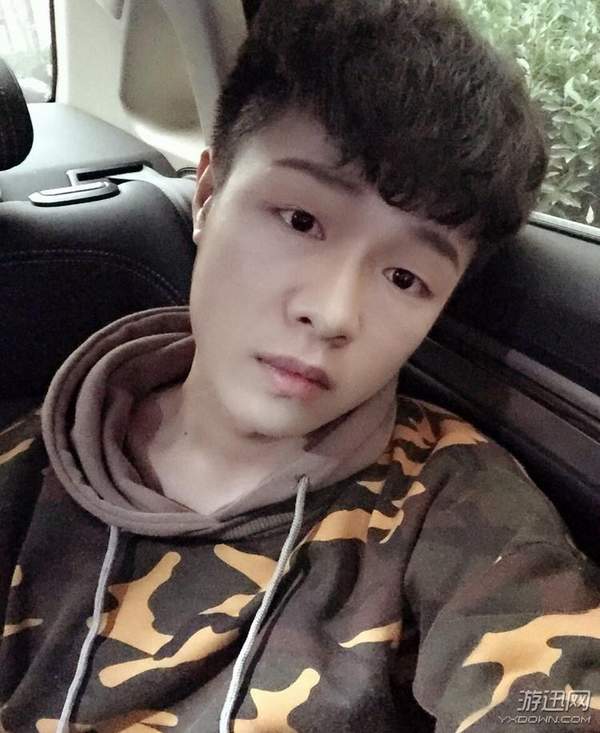 LOL主播聪全蛋微博送法拉利 粉丝收到后却气