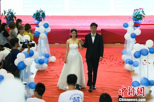 图为当日毕业典礼。 朱春佳 摄