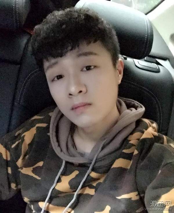 LOL主播聪全蛋微博送法拉利 粉丝收到后却气