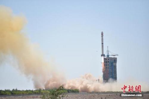 6月15日11时00分,中国在酒泉卫星发射中心采用长征四号乙运载火箭,成功发射首颗X射线空间天文卫星“慧眼”。此次发射任务是长征系列运载火箭的第248次发射。<a target=\'_blank\' href=\'http://www.chinanews.com/\'>中新社</a>记者 付毅飞 摄