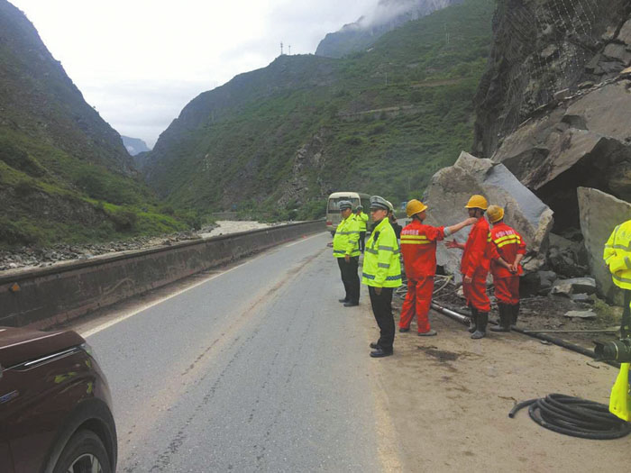 阿坝州强降雨诱发险情 交警提醒:出游关注天气