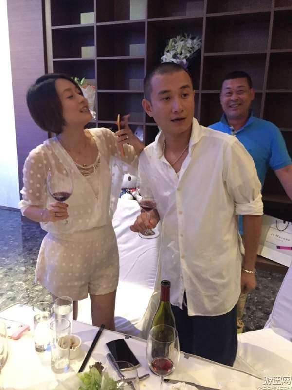 国内喝酒姿势最牛逼的女明星 范爷豪气,颖儿霸