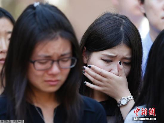 资料图：当地时间2014年8月1日，美国加州，南加州大学学生悼念遇袭身亡的中国留学生纪欣然。陪审团裁定，与格雷罗相同的四项罪名成立。