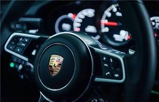 脱离中规中矩低级趣味的D级豪华车,除了Ta还有谁?