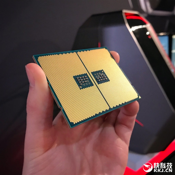 放弃针脚!AMD ThreadRipper 果照 亮相:LGA封